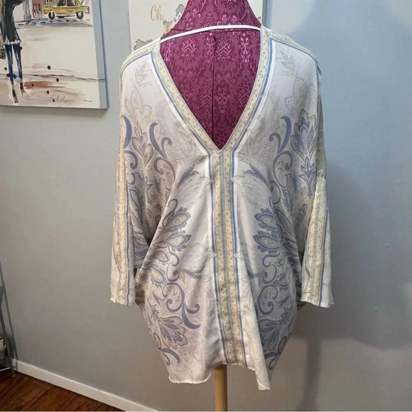 Batwing Cream, Purple, and Blue Paisley Blouse Women Size 1X Unbranded - Picture 5 of 7